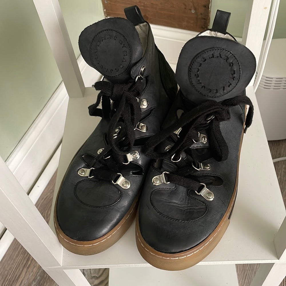 Marc by Marc Jacob leather sneakers. Size 37 US women